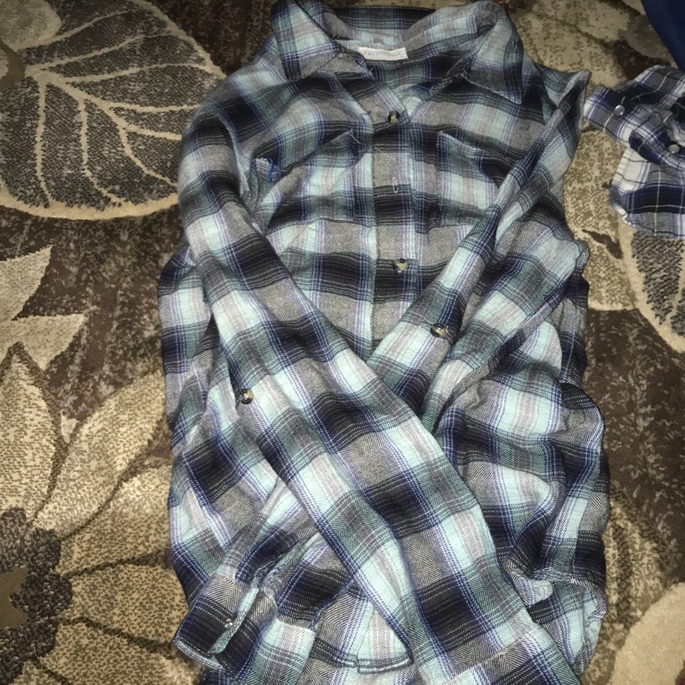 Super comfy and super soft flannel size small